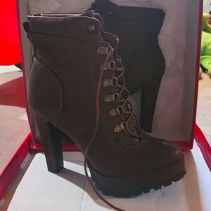 Heel boot